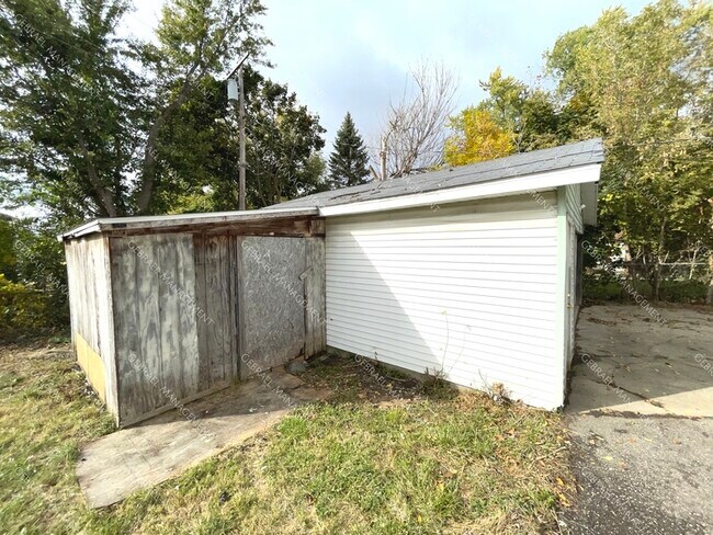 Foto del edificio - 6073 Harwood Rd