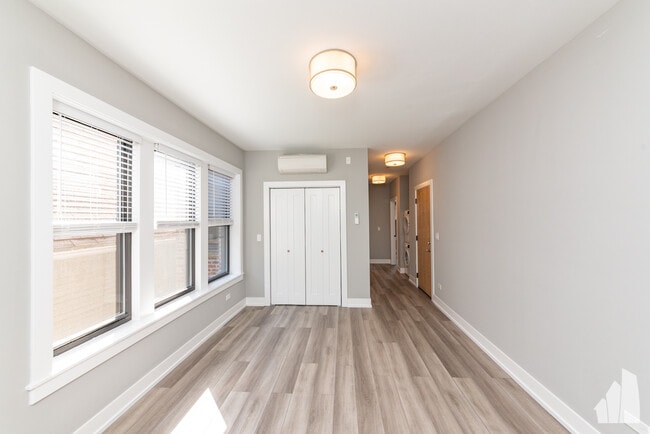 Building Photo - 3939 N Janssen Ave