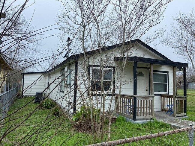 Building Photo - 2408 Avenue B