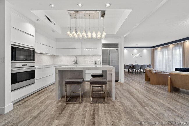 Building Photo - 2301 Collins Ave