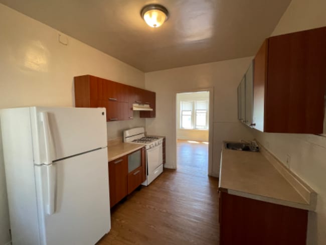 Building Photo - 832 S Austin Blvd