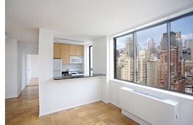 Building Photo - 115 E 34th St