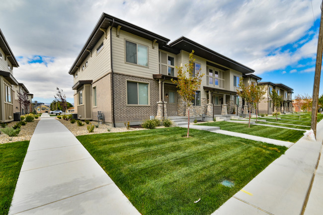 Building Photo - Brand New Townhome in Riverton