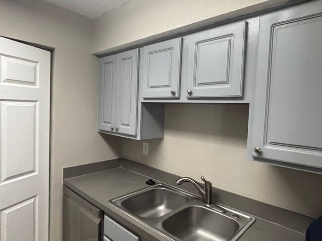 Foto del edificio - 3732 Idlebrook Cir