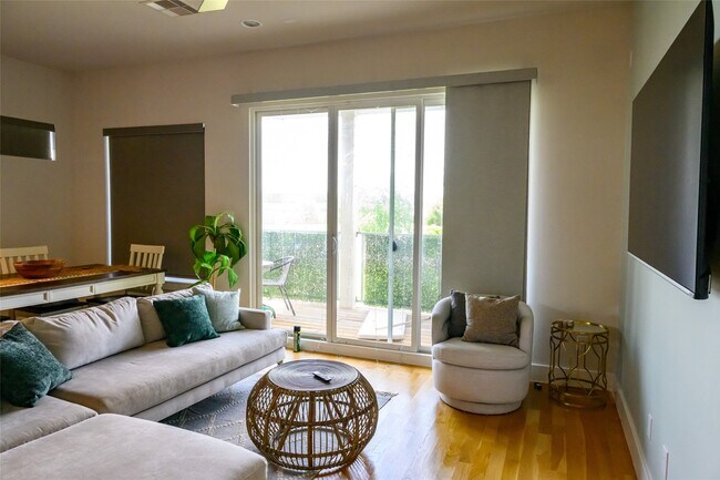 Foto del edificio - 4618 Nichols St