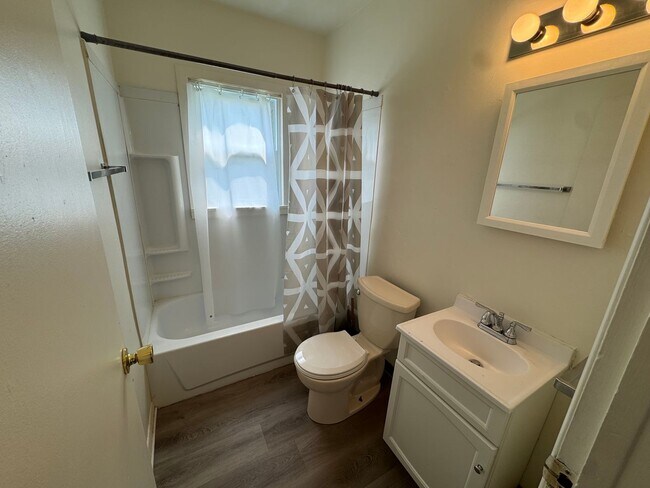 Foto del edificio - All Utilities Studio across from Kiwanis Park – $850