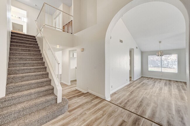 Foto del edificio - Spacious Henderson Four Bedroom!