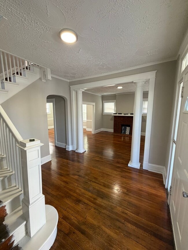 Foto del edificio - Beautifully Renovated 4bdrm/1.5bth Home Located in Richmond's Northside!!