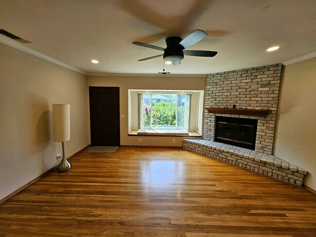 Building Photo - Charming Single Family Home with Pool in B...