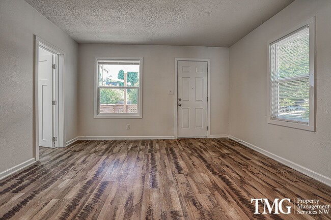 Building Photo - Charming Remodeled 2 Bedroom Home In Downtown Vancouver!