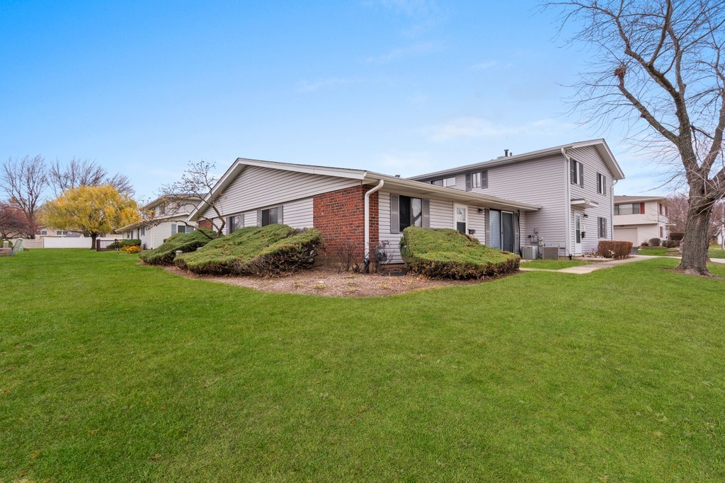 218 Sagamore Ct Unit END, Schaumburg, IL 60194 Room for Rent in