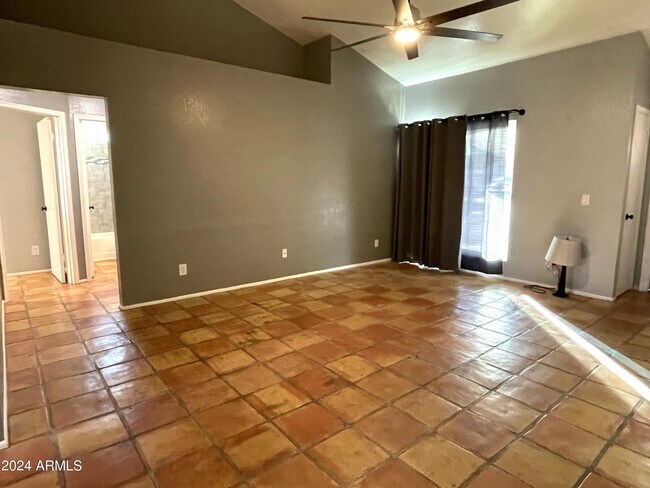 Foto del edificio - 8608 W Columbine Dr