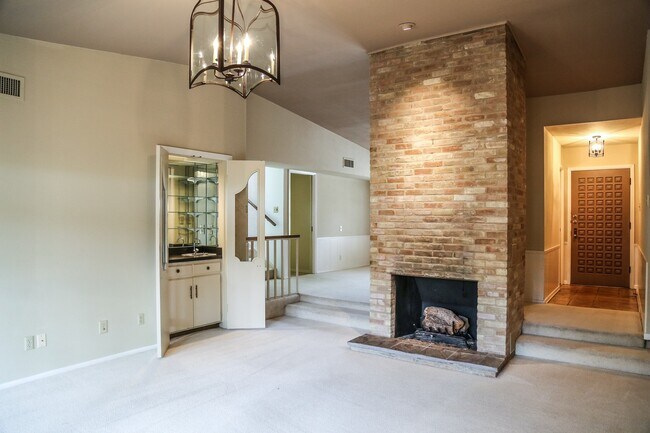 Building Photo - ALAMO HEIGHTS CONDO