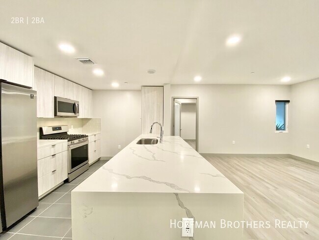 Building Photo - 1532 Brockton Ave