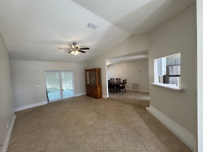 Foto del edificio - Spacious 3/2 Home with Screened Patio and Large Yard *Lawn Care Included!*