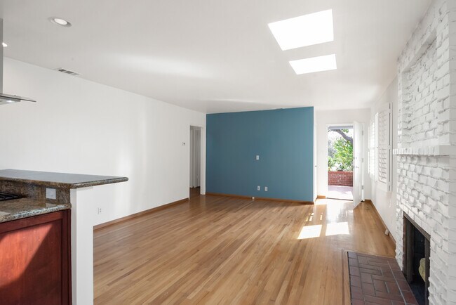 Building Photo - 3201 Laurel Ave