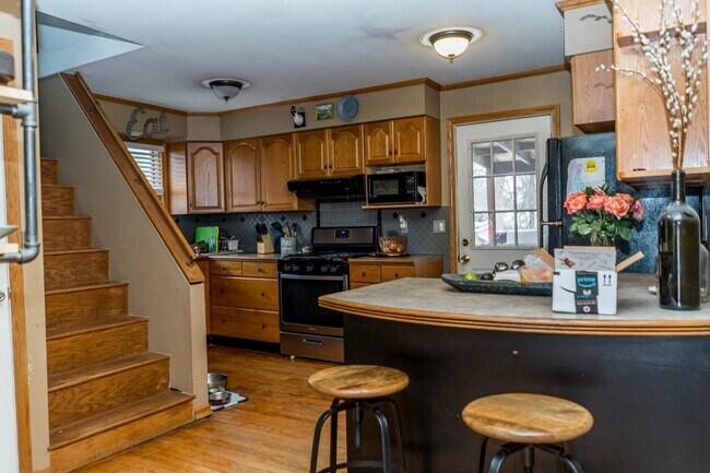 Building Photo - Centrally located bungalow!