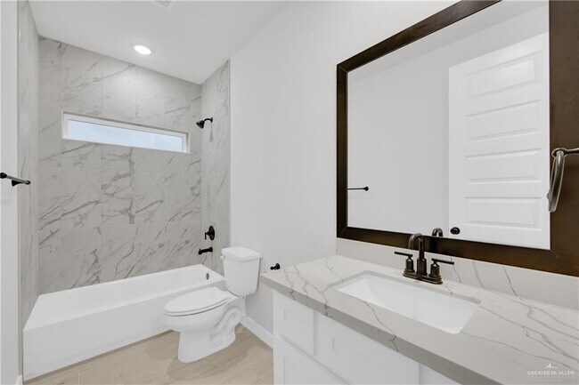 Building Photo - 25 Nerine Ave