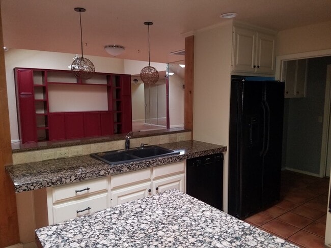 Building Photo - 1400 Pebble Ct