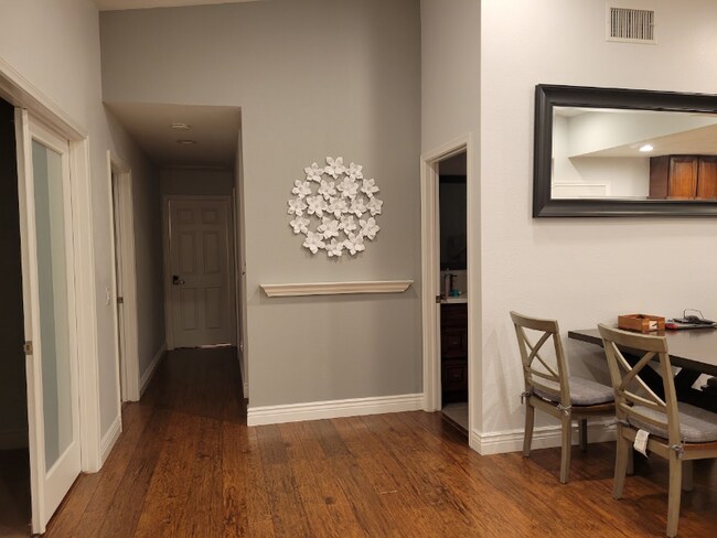 Foto del edificio - 716 Valley Crest Dr