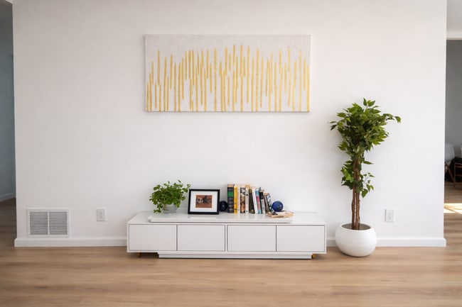 Minimalist Living Room Designed to Let You Relax - 5860 Hazeltine Ave