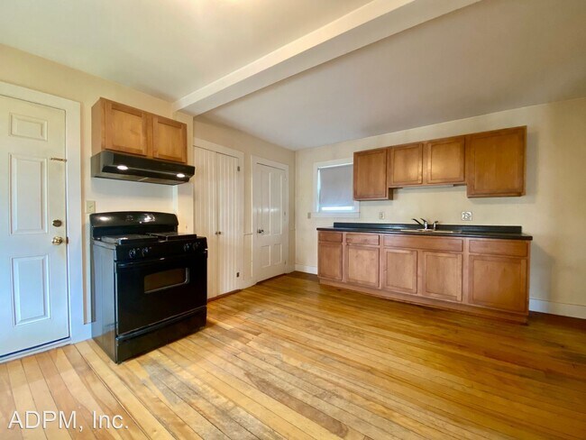 1 Br 1 Bath House 43 Powow Street Unit 1 House For Rent In Amesbury Ma Apartments Com