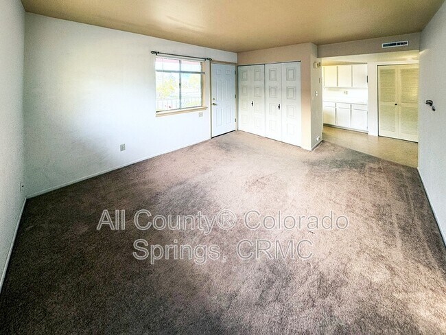 Foto del edificio - 1105 Cree Dr