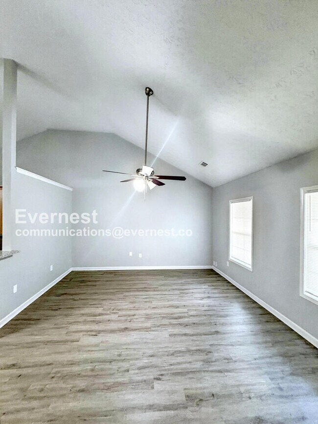 Foto del edificio - 242 Bridgeport Ln