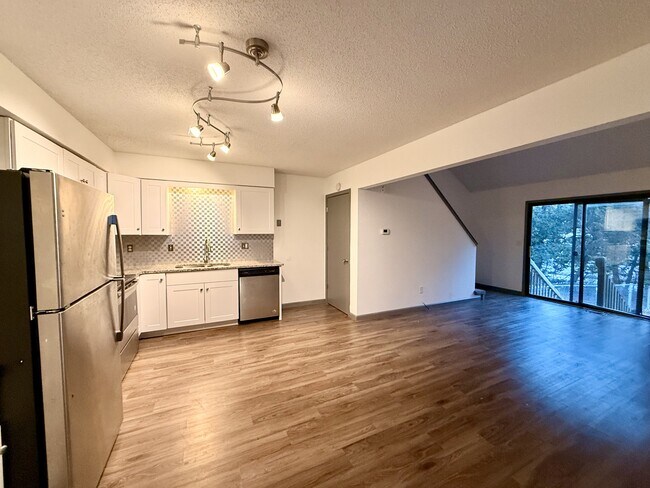 Foto del edificio - 215 NE Timbercreek Dr
