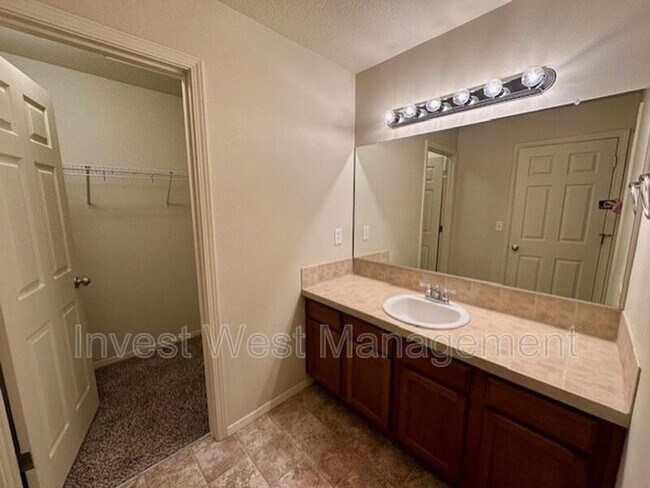 Foto del edificio - 1525 NE 87th Way