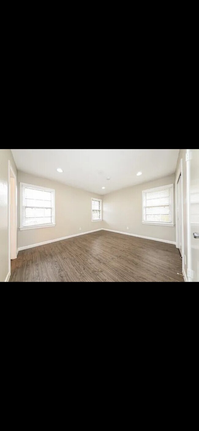 Foto del edificio - 15185 McDonald Dr