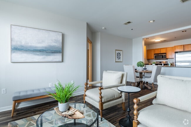 2BR, 2BA - 1,150SF - Bayshore