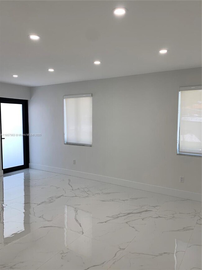 Foto del edificio - 3262 SW 23rd Terrace