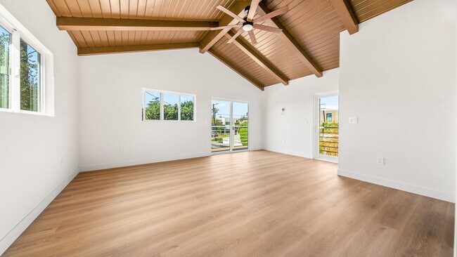 Foto del edificio - 3647 Grand View Blvd