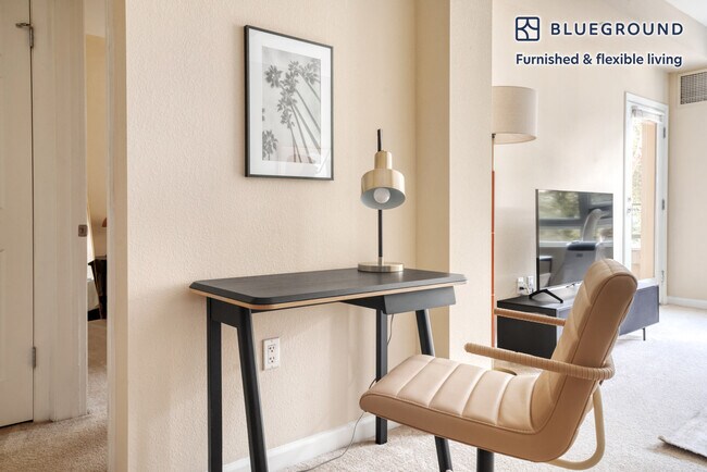 Foto del edificio - 853 Commodore Dr