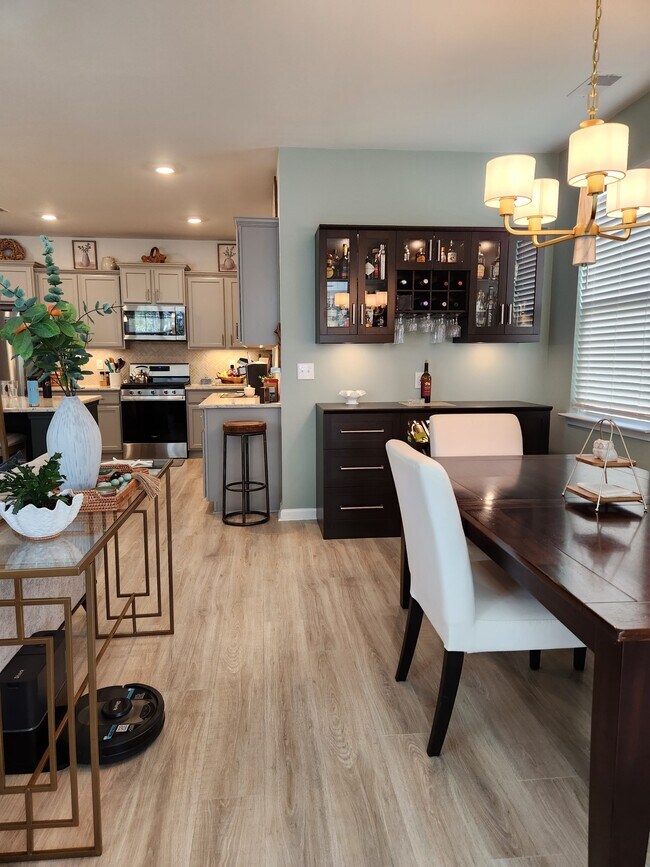 Building Photo - 752 Flowering Br Ave