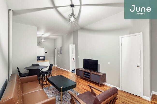 Foto del edificio - Queen room in 4-bed/2.0-bath Home
