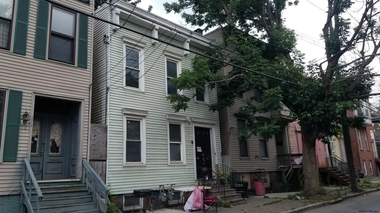 Foto principal - 293 1st St