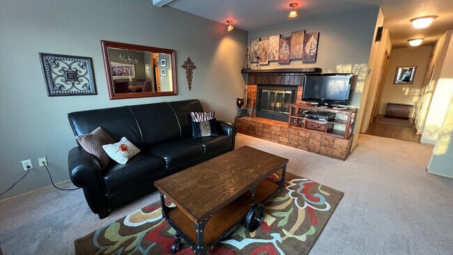 Building Photo - 2 Bedroom Jewel Lake Condo with Beautiful ...