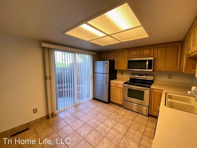 Building Photo - 2 br, 1.5 bath House - 5424 W Canyon Trail...