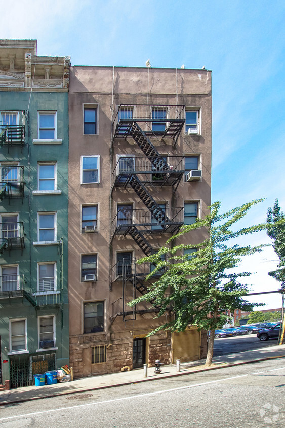 Building Photo - 454 W 36th St