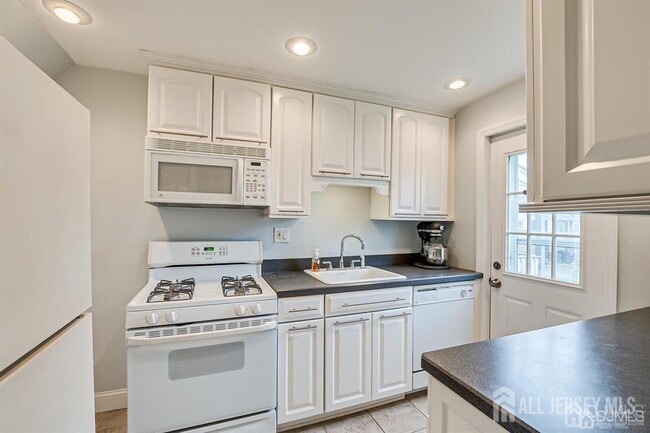 Building Photo - 33 Victory Ct