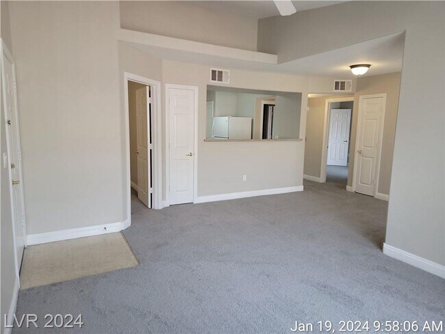Foto del edificio - SW 2ND FLOOR UNIT!