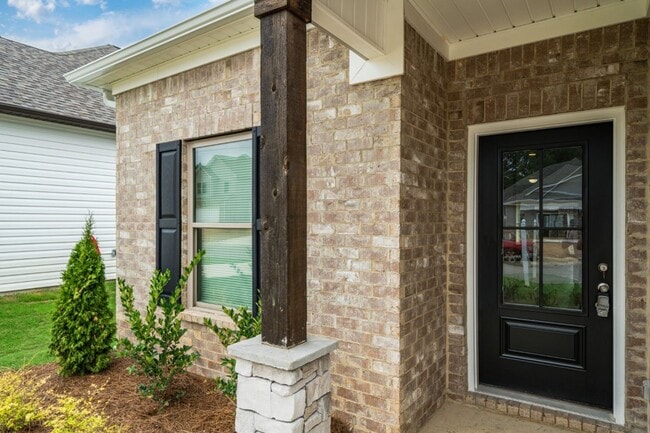 Foto del edificio - Gorgeous 3BR Home – Fresh Renovation with Appliances Included!