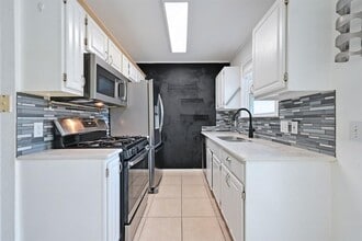 Building Photo - 13816 Golden Flax Trail