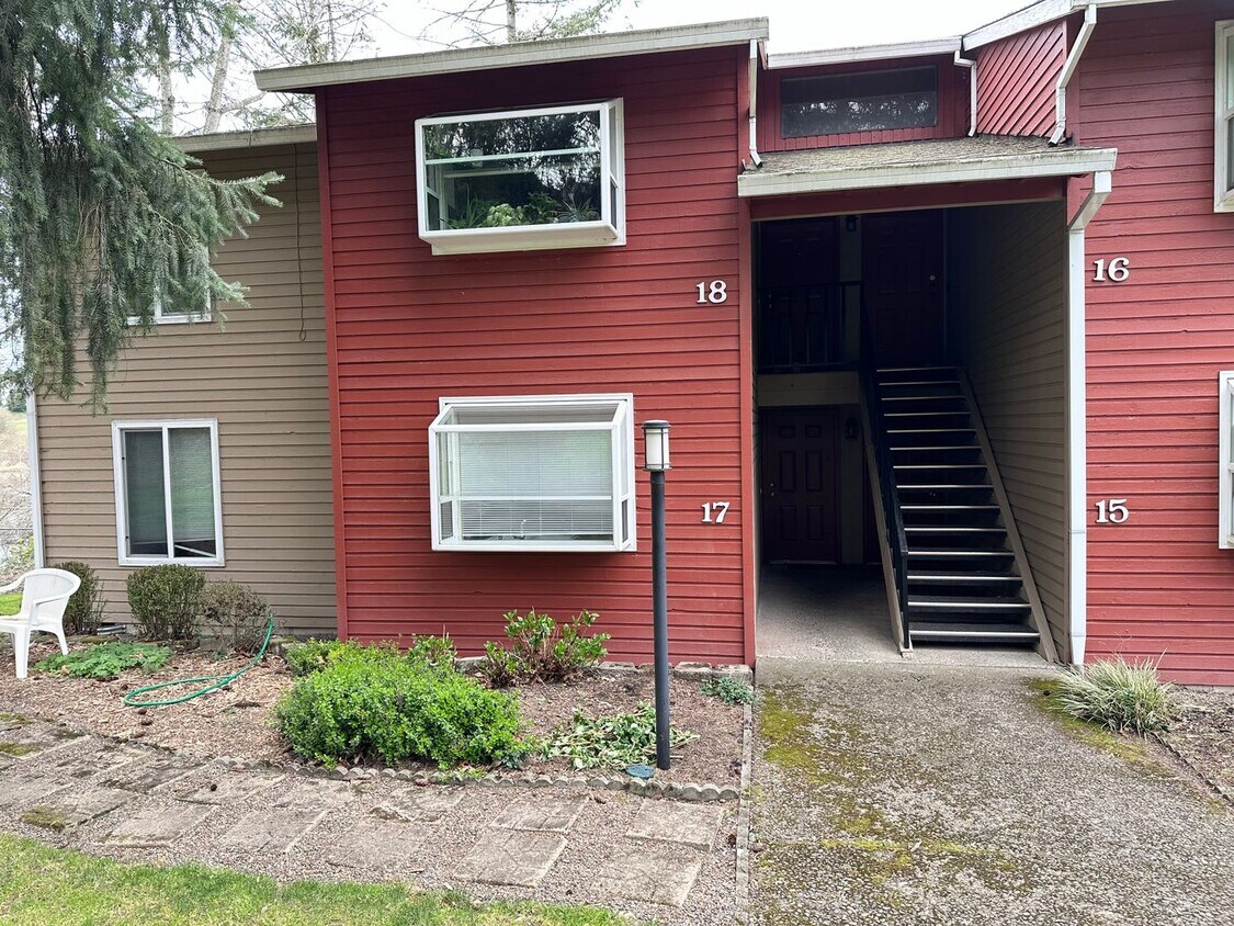 Primary Photo - Ideal 2 Bedroom 2 Bathroom Lower Level Uni...