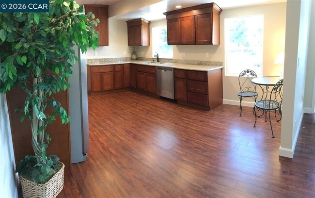 Foto del edificio - 1448 Rosal Ln