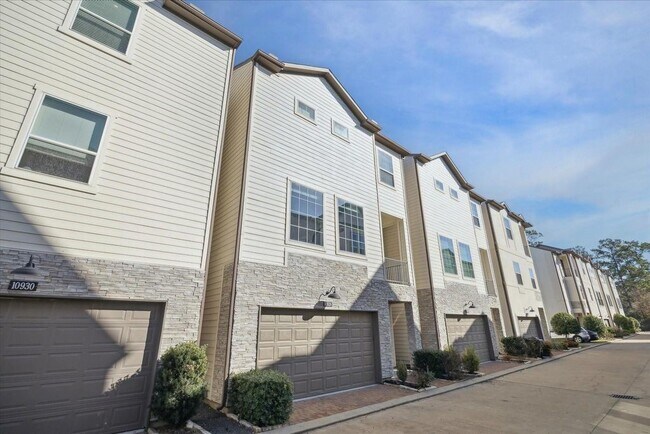 Building Photo - 10926 Brookeshire Chase Ln