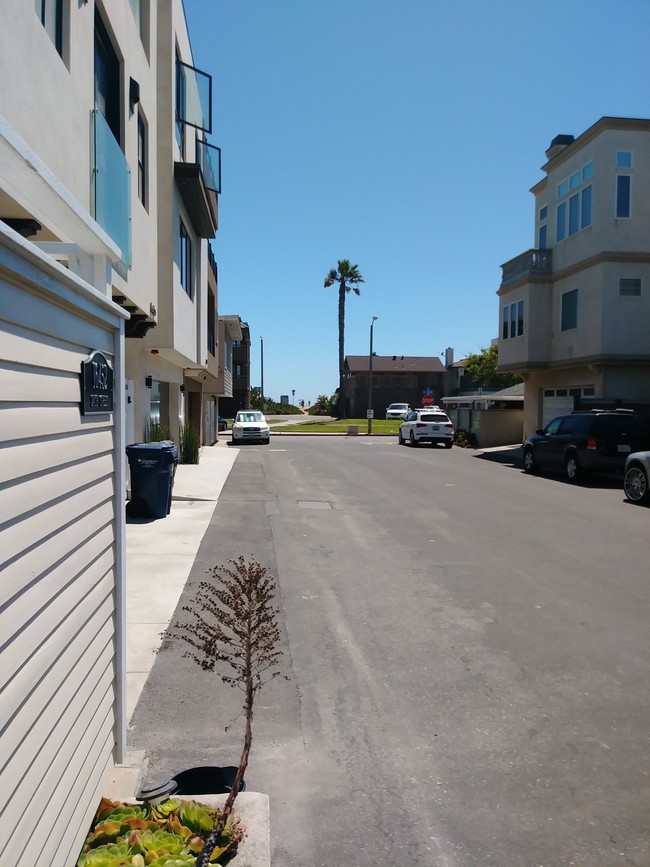 Building Photo - 16452 24th St