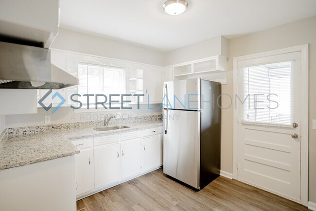 Building Photo - REDUCED!